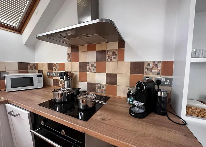 Studio Flat In The Heart Of Hampstead, London